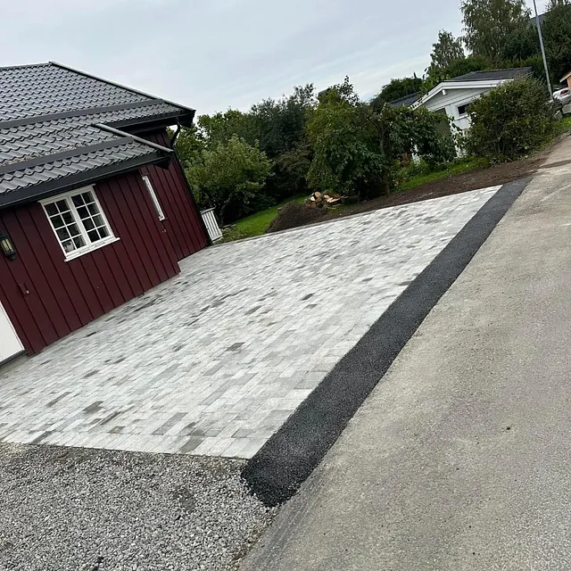 Arbeid med belegningsstein utført av AO Stenleggeren AS